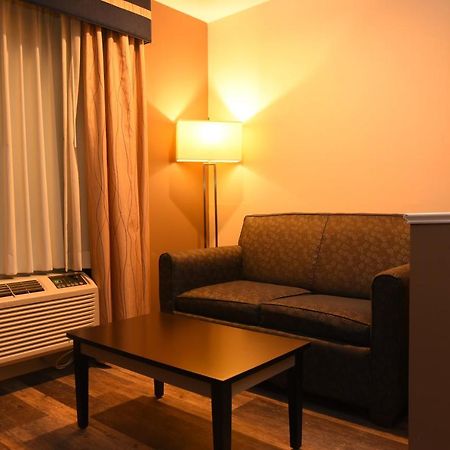 Capital Inn And Suites Rensselaer Bagian luar foto
