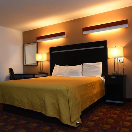 Capital Inn And Suites Rensselaer Bagian luar foto