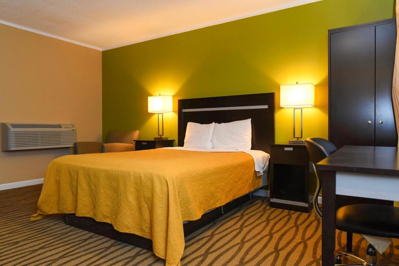Capital Inn And Suites Rensselaer Bagian luar foto