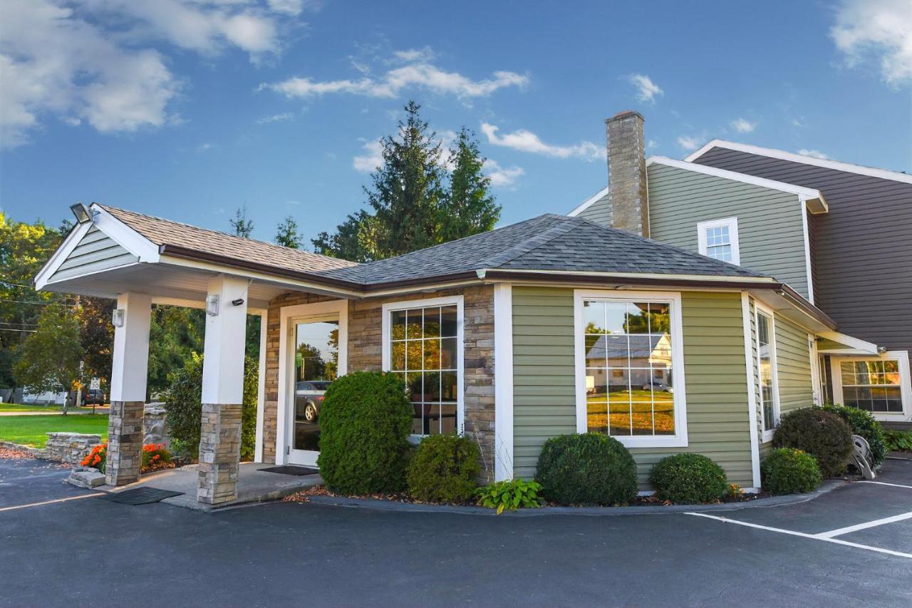 Capital Inn And Suites Rensselaer Bagian luar foto