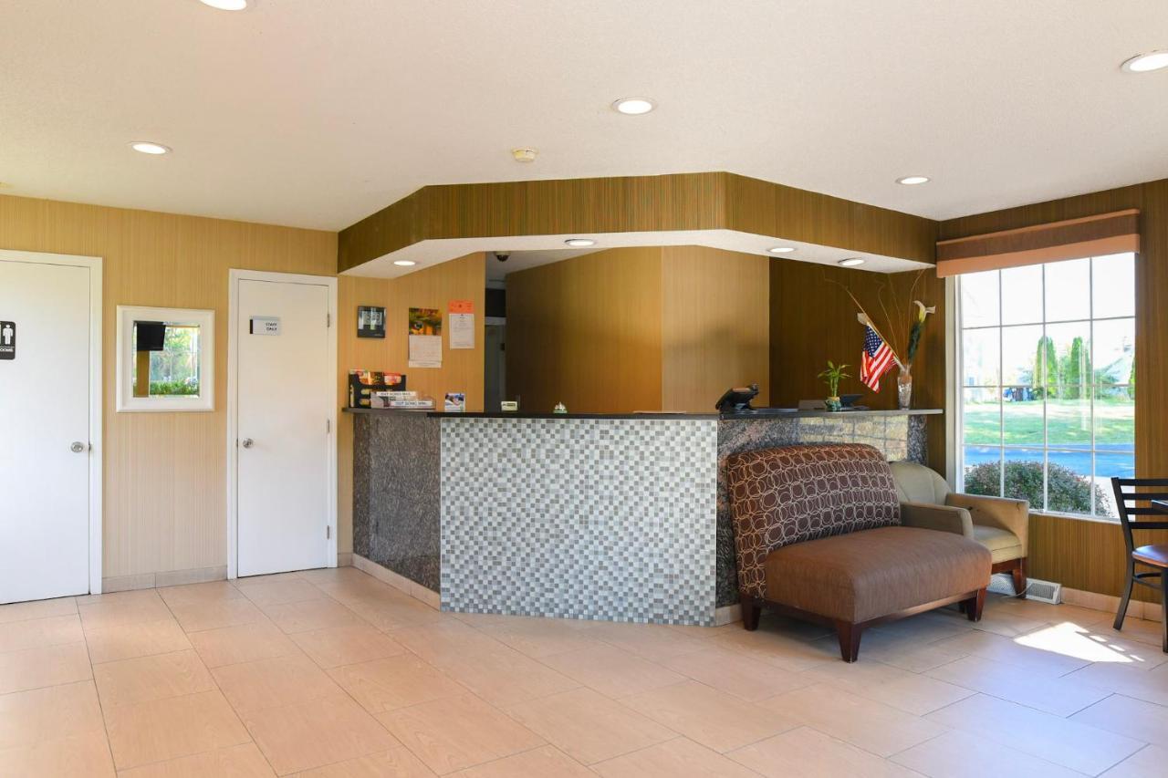 Capital Inn And Suites Rensselaer Bagian luar foto