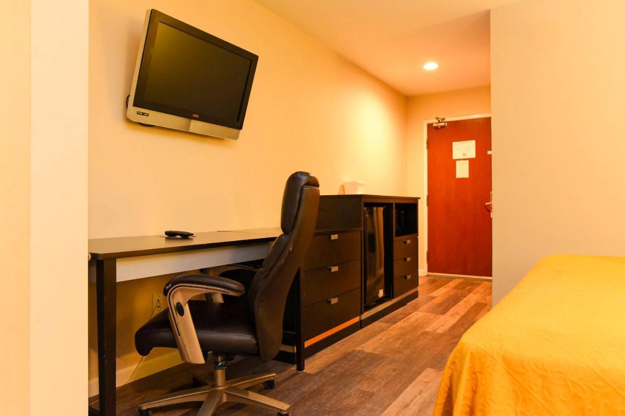 Capital Inn And Suites Rensselaer Bagian luar foto
