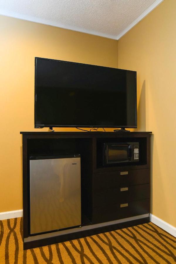 Capital Inn And Suites Rensselaer Bagian luar foto